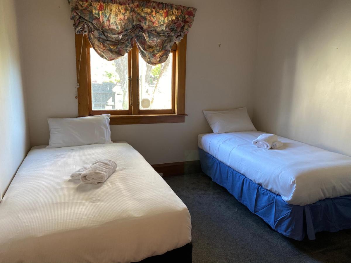 Knights Rd Beauty Villa Лоуър Хът Екстериор снимка